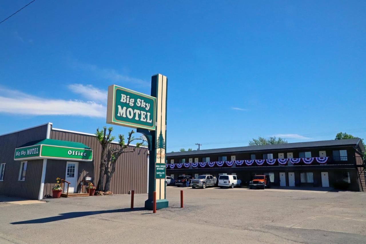 Big Sky Motel Roundup Exterior photo